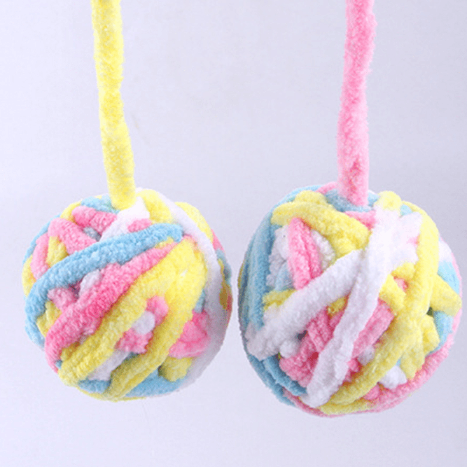 Woolen cat toy ball (with bell inside) Woolen ball attracts The cat's attention during chasing and flapping